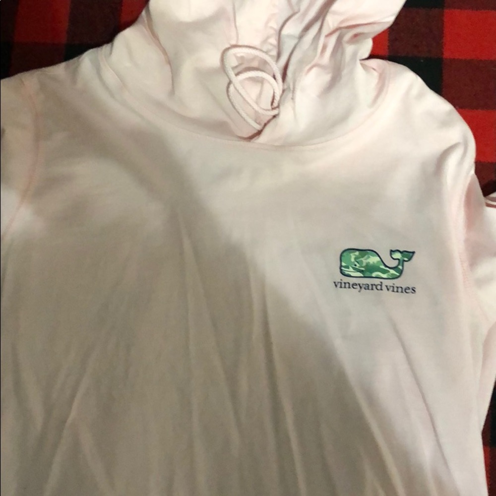 Light pink VINEYARD VINES hooded T-shirt